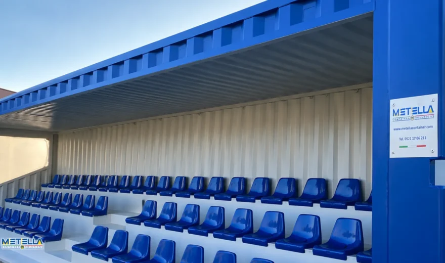 tribuna bianca e blu con 72 seggiolini