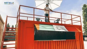 Chiosco bar prefabbricato con tenda parasole per eventi all’aperto
