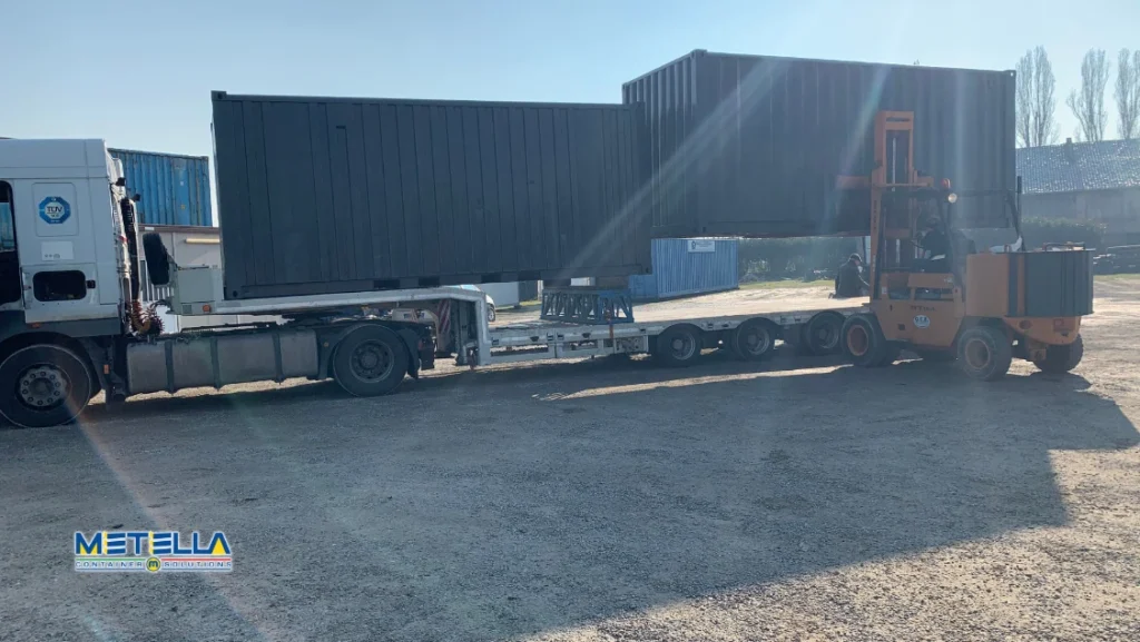 Modulo marittimo installato in area logistica