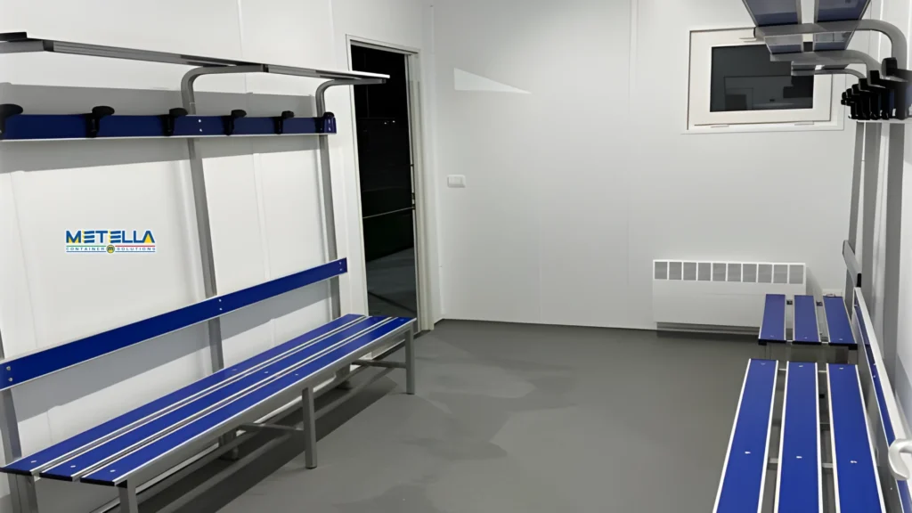Modulo spogliatoio con area cambio e panche per utenti