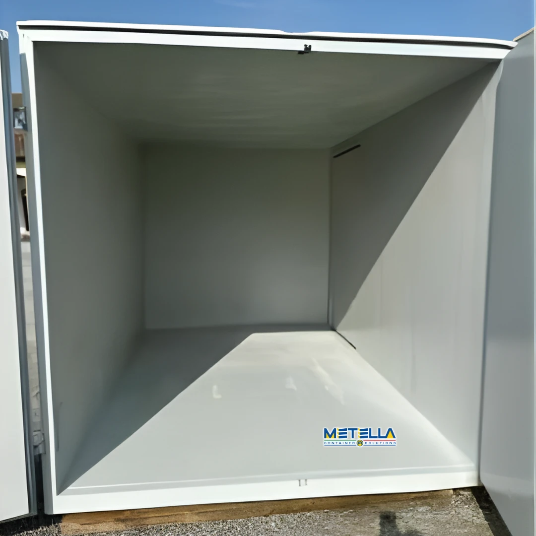 Interno di container magazzino vuoto pronto per lo stoccaggio