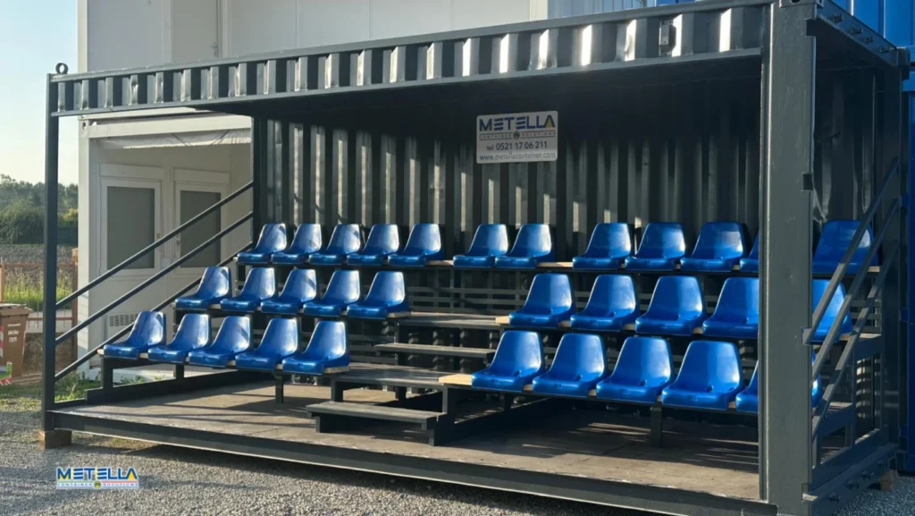 Tribuna modulare prefabbricata di colore nero per uso temporaneo