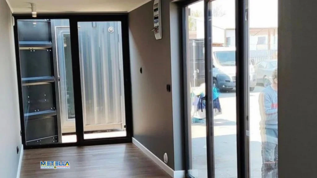 Modulo vetrato con accesso laterale e pareti trasparenti