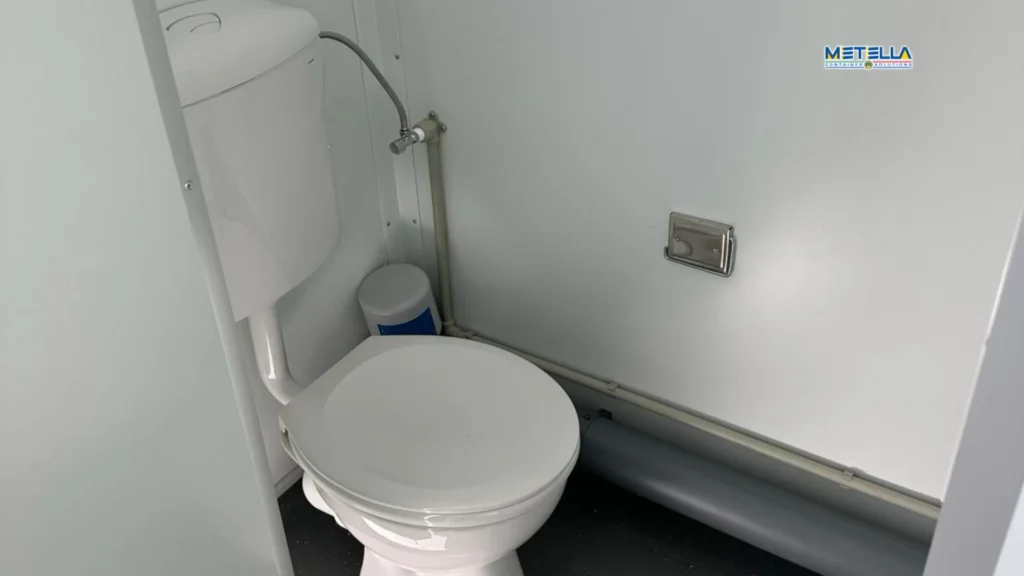 Dettaglio wc all’interno di modulo bagno compatto