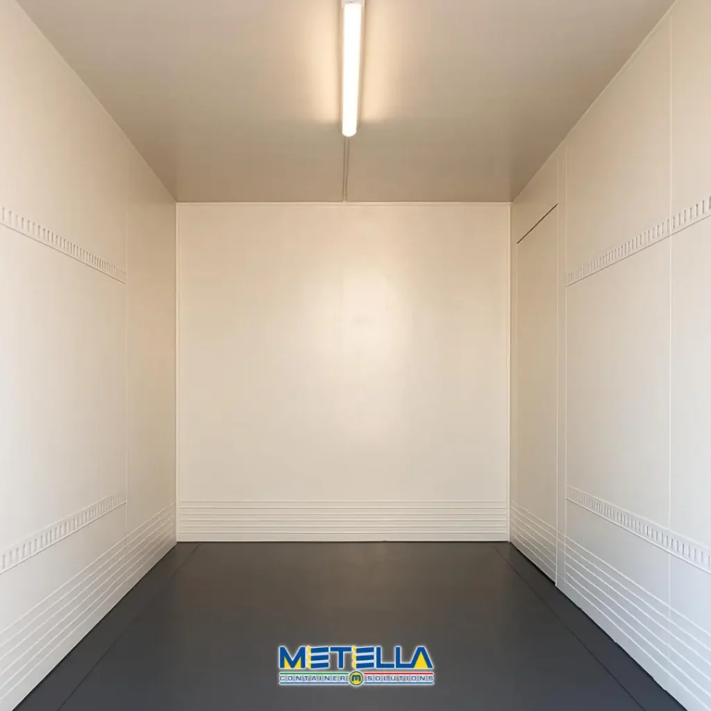 Rendering interno di un container coibentato ad uso magazzino