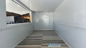 Chiosco bar aperto in pronta consegna con apertura frontale e porta pedonale coibentato con impianto elettrico