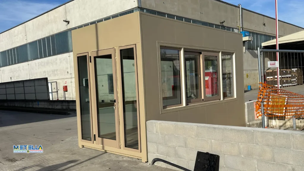 Guardiola vetrata frontale per sorveglianza