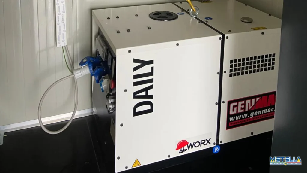 macchinario all'interno del modulo officina container