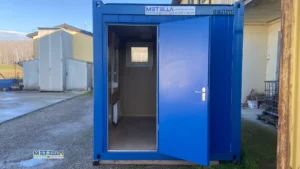 modulo ufficio porta di ingresso con due finestre, termoconvettore e due impianti elettrici