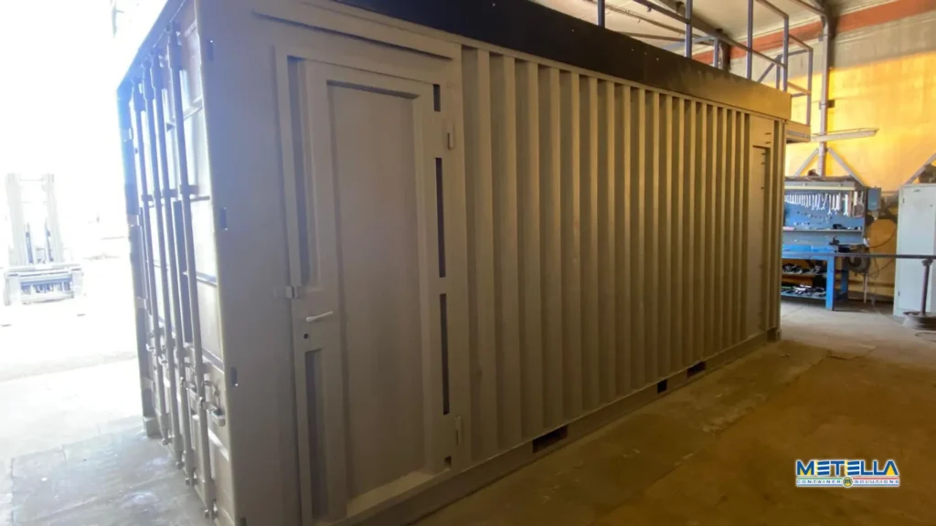 chiosco con terrazza due colori retro con porta pedonale