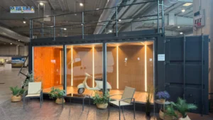 modulo fieristico con terrazza e vespa