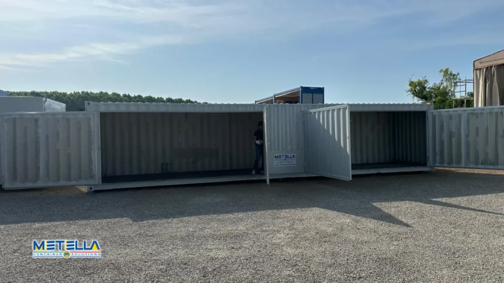 magazzino doppia portellone aperto