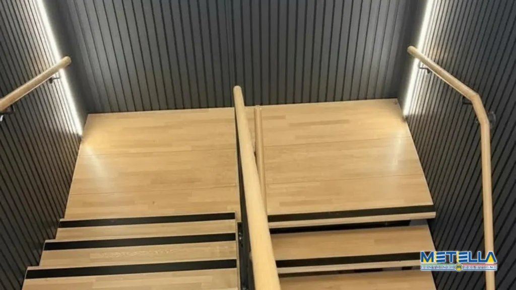 residenza plus line pianerottolo con rifinitura scale in legno chiaro