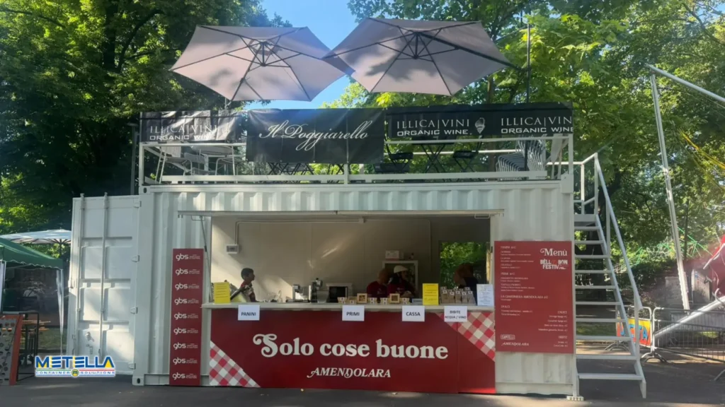 chiosco bar fiera salumificio con terrazza e tavolini per la consumazione