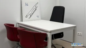 ufficio plus line interno tavolo e poltrone