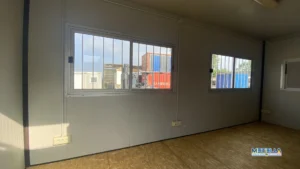 biglietteria interno due finestre