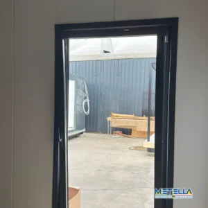 abitativo 9x3 finestra pedonale