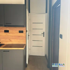 abitativo 9x3 cucina con piano cottura, forno e frigo