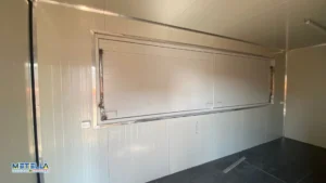 interno con portelloni