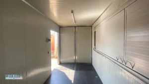 interno doppia porta con portelloni