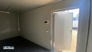 interno porta pedonale e quadro elettrico